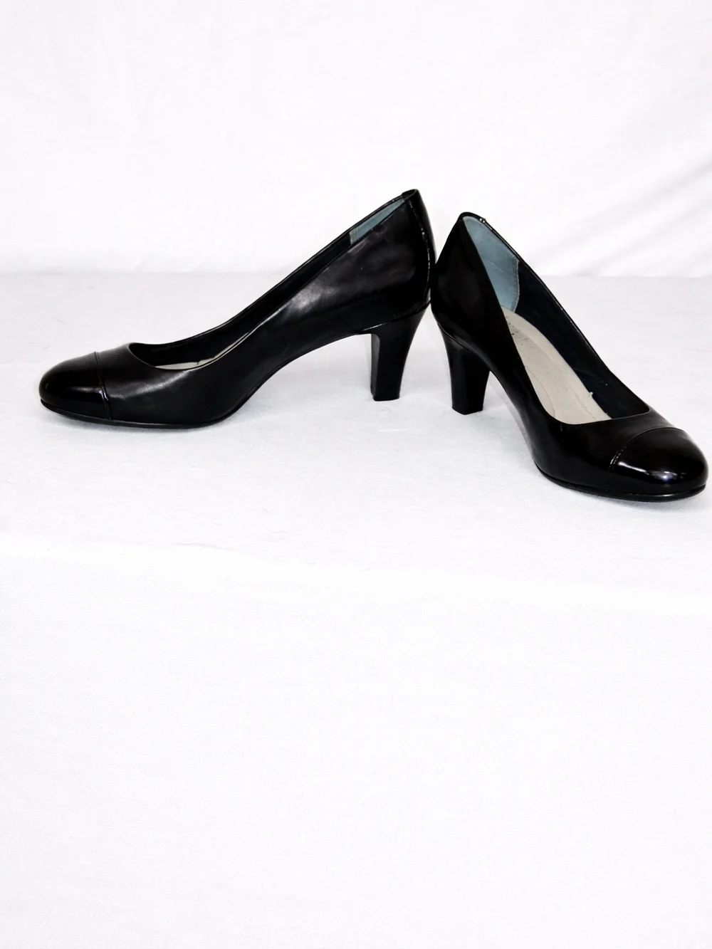 Giani Bernini Black Leather Ballet Flats with Patent Cap Toe - Picture 2 of 5